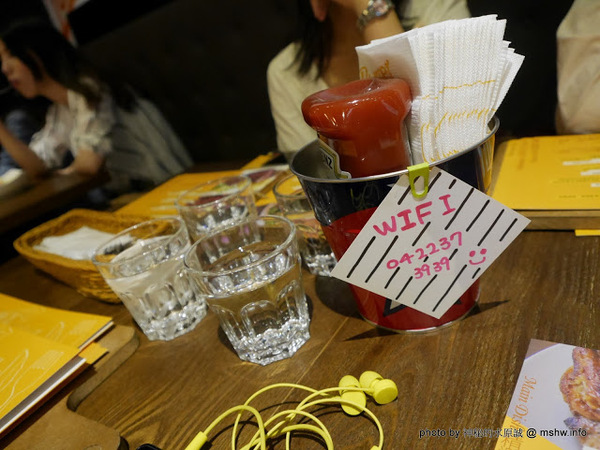 Burger Joint 7分So 漢堡早午餐專賣(崇德店):【食記】台中Burger Joint 7分so美式廚房-崇德店@北區 : 環境舒適,水準依舊,好吃的現做美式風味!!