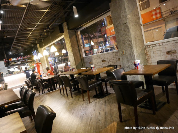 Burger Joint 7分So 漢堡早午餐專賣(崇德店):【食記】台中Burger Joint 7分so美式廚房-崇德店@北區 : 環境舒適,水準依舊,好吃的現做美式風味!!