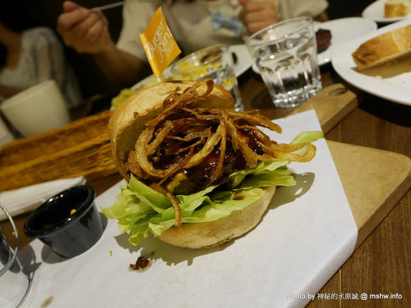 Burger Joint 7分So 漢堡早午餐專賣(崇德店):【食記】台中Burger Joint 7分so美式廚房-崇德店@北區 : 環境舒適,水準依舊,好吃的現做美式風味!!