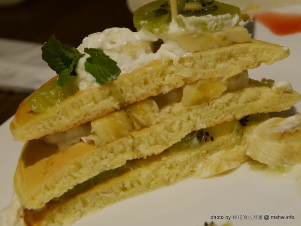 Burger Joint 7分So 漢堡早午餐專賣(崇德店):【食記】台中Burger Joint 7分so美式廚房-崇德店@北區 : 環境舒適,水準依舊,好吃的現做美式風味!!