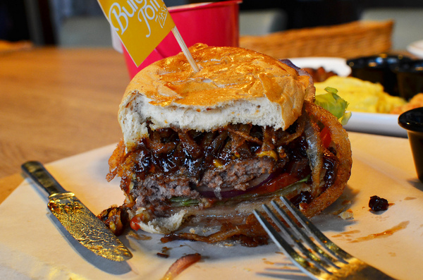 Burger Joint 7分So 漢堡早午餐專賣(崇德店)：『台中||北區』堅持7分熟的美味，來一頓道地美式早午餐吧！-Burger Joint 7分So美式廚房