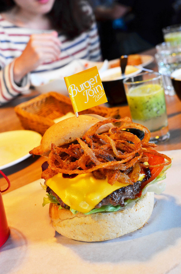 Burger Joint 7分So 漢堡早午餐專賣(崇德店)：『台中||北區』堅持7分熟的美味，來一頓道地美式早午餐吧！-Burger Joint 7分So美式廚房