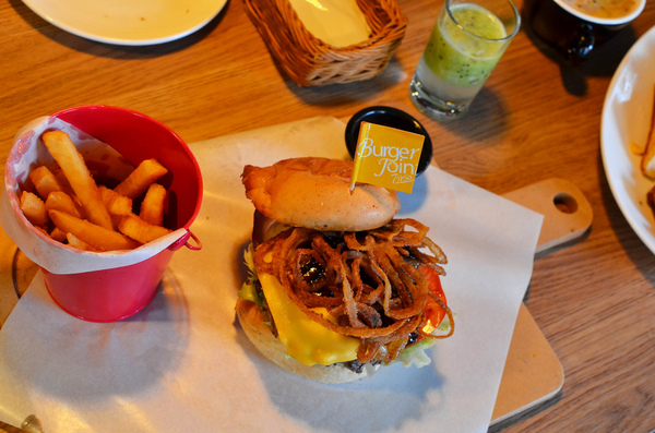 Burger Joint 7分So 漢堡早午餐專賣(崇德店)：『台中||北區』堅持7分熟的美味，來一頓道地美式早午餐吧！-Burger Joint 7分So美式廚房