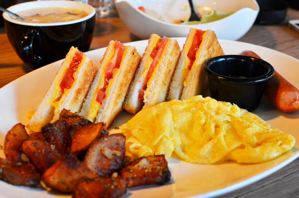 Burger Joint 7分So 漢堡早午餐專賣(崇德店)：『台中||北區』堅持7分熟的美味，來一頓道地美式早午餐吧！-Burger Joint 7分So美式廚房