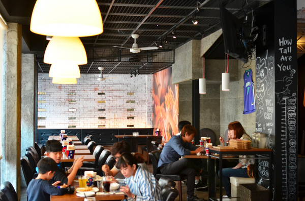 Burger Joint 7分So 漢堡早午餐專賣(崇德店)：『台中||北區』堅持7分熟的美味，來一頓道地美式早午餐吧！-Burger Joint 7分So美式廚房