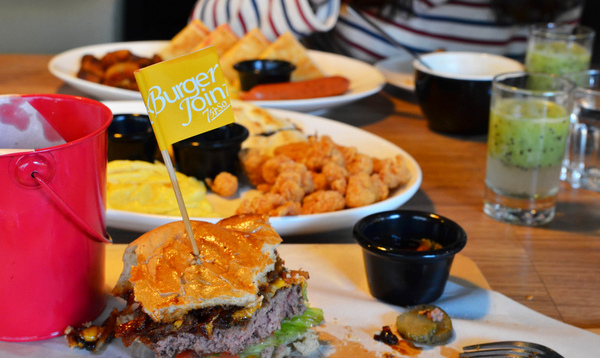 Burger Joint 7分So 漢堡早午餐專賣(崇德店)：『台中||北區』堅持7分熟的美味，來一頓道地美式早午餐吧！-Burger Joint 7分So美式廚房