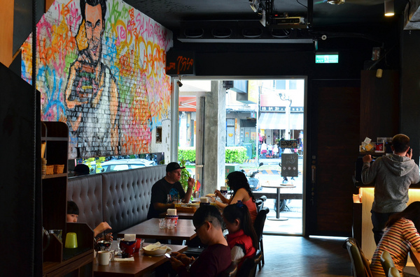 Burger Joint 7分So 漢堡早午餐專賣(崇德店)：『台中||北區』堅持7分熟的美味，來一頓道地美式早午餐吧！-Burger Joint 7分So美式廚房