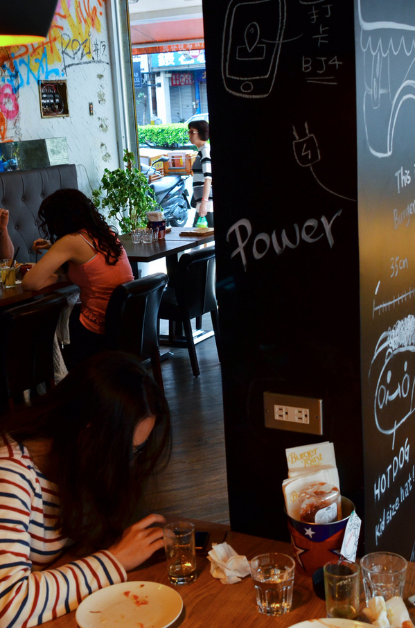 Burger Joint 7分So 漢堡早午餐專賣(崇德店)：『台中||北區』堅持7分熟的美味，來一頓道地美式早午餐吧！-Burger Joint 7分So美式廚房