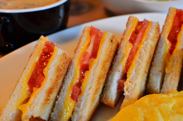 Burger Joint 7分So 漢堡早午餐專賣(崇德店)：『台中||北區』堅持7分熟的美味，來一頓道地美式早午餐吧！-Burger Joint 7分So美式廚房