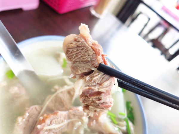 【新莊美食】阿明烏醋麵-美味的烏醋麵加骨仔肉湯
