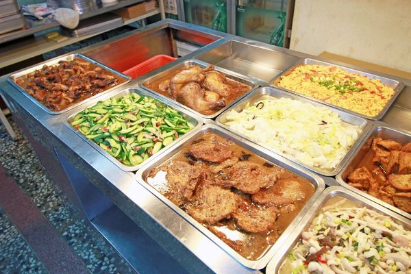 【新莊美食】金城便當-美味又便宜CP值爆表大雞腿便當60元-每日限定