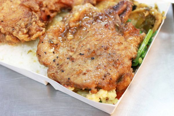 【新莊美食】金城便當-美味又便宜CP值爆表大雞腿便當60元-每日限定