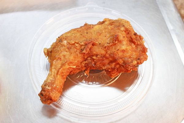 【新莊美食】金城便當-美味又便宜CP值爆表大雞腿便當60元-每日限定