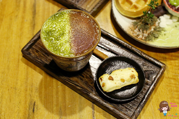 青逸 Chic Tea.時茶x慢味:【食記】台北後山埤 青逸 食茶x慢味 抹茶麻糬鬆餅 草莓生乳瑞士捲 日本媽媽味鹹食咖哩飯牛小排丼