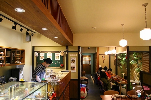 青逸 Chic Tea.時茶x慢味:【食記】台北後山埤 青逸 食茶x慢味 抹茶麻糬鬆餅 草莓生乳瑞士捲 日本媽媽味鹹食咖哩飯牛小排丼