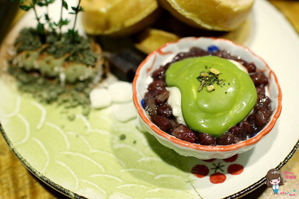 青逸 Chic Tea.時茶x慢味:【食記】台北後山埤 青逸 食茶x慢味 抹茶麻糬鬆餅 草莓生乳瑞士捲 日本媽媽味鹹食咖哩飯牛小排丼