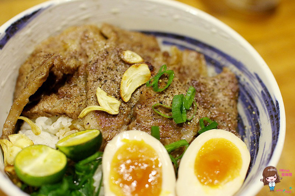 青逸 Chic Tea.時茶x慢味:【食記】台北後山埤 青逸 食茶x慢味 抹茶麻糬鬆餅 草莓生乳瑞士捲 日本媽媽味鹹食咖哩飯牛小排丼