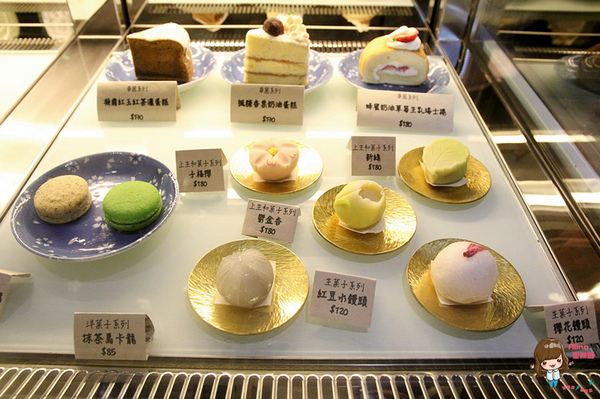 青逸 Chic Tea.時茶x慢味:【食記】台北後山埤 青逸 食茶x慢味 抹茶麻糬鬆餅 草莓生乳瑞士捲 日本媽媽味鹹食咖哩飯牛小排丼