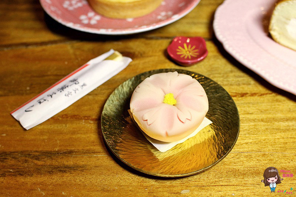 青逸 Chic Tea.時茶x慢味:【食記】台北後山埤 青逸 食茶x慢味 抹茶麻糬鬆餅 草莓生乳瑞士捲 日本媽媽味鹹食咖哩飯牛小排丼