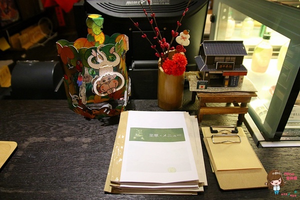 青逸 Chic Tea.時茶x慢味:【食記】台北後山埤 青逸 食茶x慢味 抹茶麻糬鬆餅 草莓生乳瑞士捲 日本媽媽味鹹食咖哩飯牛小排丼