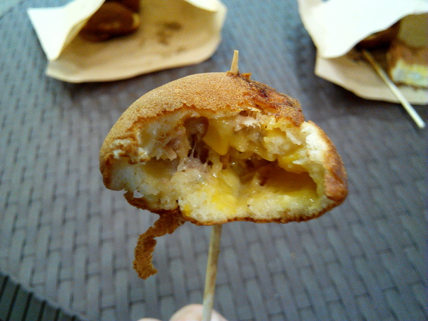 雞蛋發高燒：【東區】雞蛋發高燒。多種「加爆」餡料讓古早味小點心有了全新感受