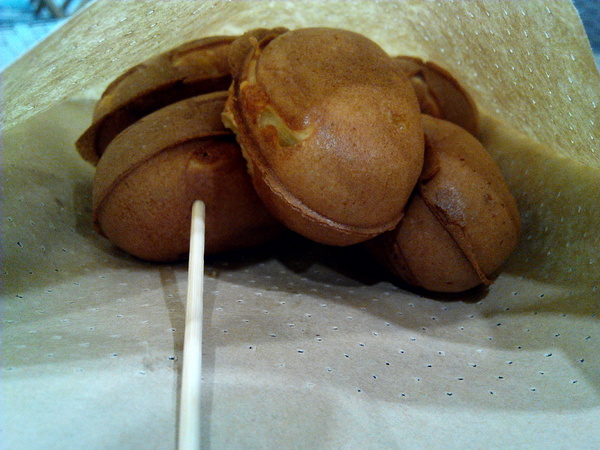 雞蛋發高燒：【東區】雞蛋發高燒。多種「加爆」餡料讓古早味小點心有了全新感受