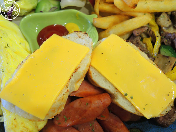 卡比咖啡：呷飽祙【新竹･卡比咖啡Catbii】一群貓星人陪用餐