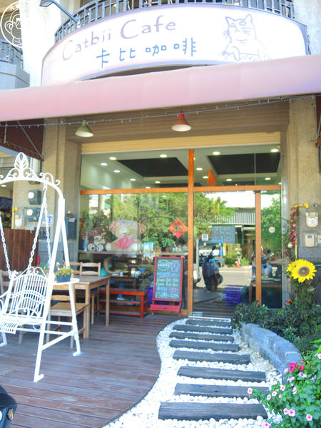 卡比咖啡：呷飽祙【新竹･卡比咖啡Catbii】一群貓星人陪用餐