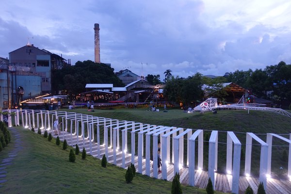 十鼓文化村：(胖樺遊記)台南必訪景點「仁德·十鼓文化村」/老糖廠/星光票/親子出遊/文創園區/夜景/保安車站