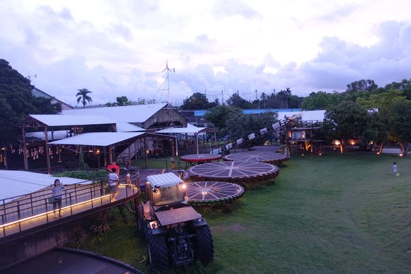 十鼓文化村：(胖樺遊記)台南必訪景點「仁德·十鼓文化村」/老糖廠/星光票/親子出遊/文創園區/夜景/保安車站