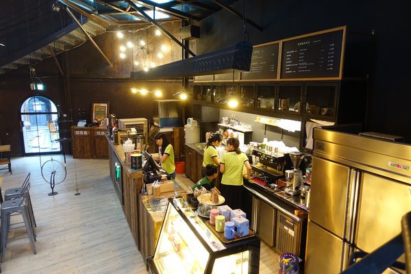 十鼓文化村：(胖樺遊記)台南必訪景點「仁德·十鼓文化村」/老糖廠/星光票/親子出遊/文創園區/夜景/保安車站