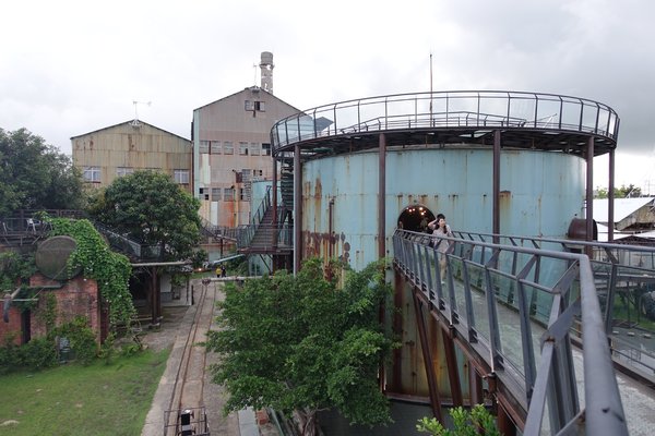 十鼓文化村：(胖樺遊記)台南必訪景點「仁德·十鼓文化村」/老糖廠/星光票/親子出遊/文創園區/夜景/保安車站