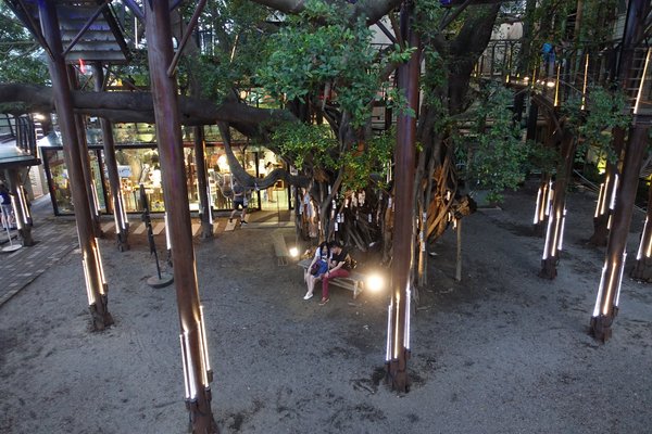 十鼓文化村：(胖樺遊記)台南必訪景點「仁德·十鼓文化村」/老糖廠/星光票/親子出遊/文創園區/夜景/保安車站