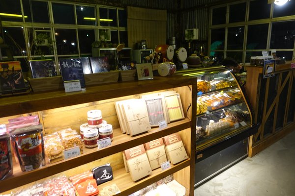 十鼓文化村：(胖樺遊記)台南必訪景點「仁德·十鼓文化村」/老糖廠/星光票/親子出遊/文創園區/夜景/保安車站