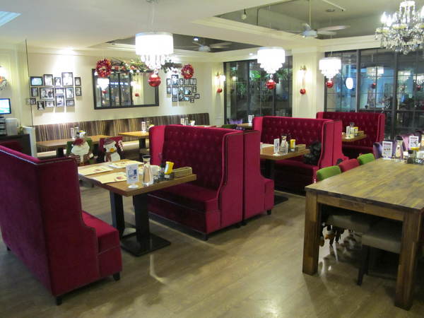 漾漾好食餐廳(東興店)：(胖樺食記)台北市東興路漾漾好食餐廳 / 東興店。諸多料理美味且用餐環境舒適愜意。