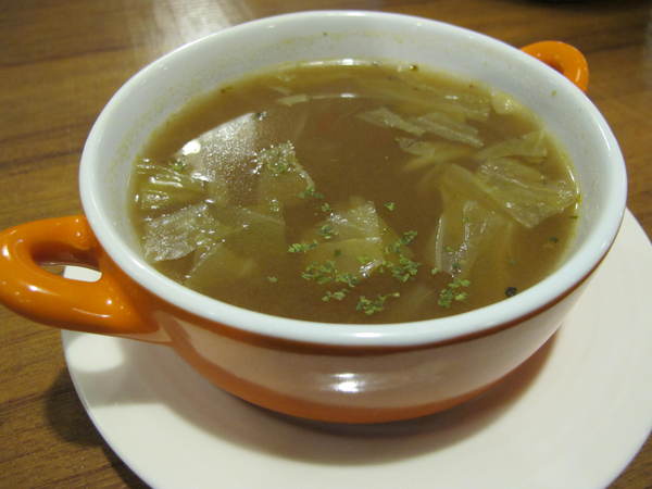 漾漾好食餐廳(東興店)：(胖樺食記)台北市東興路漾漾好食餐廳 / 東興店。諸多料理美味且用餐環境舒適愜意。