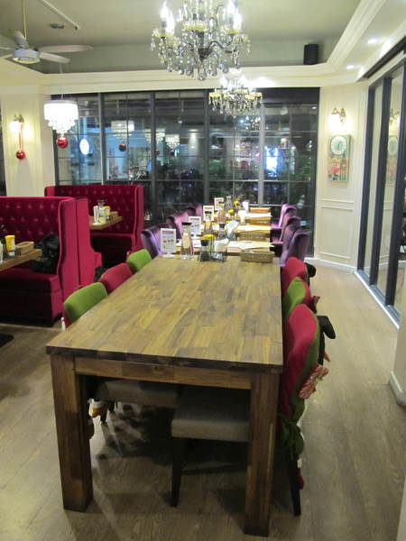 漾漾好食餐廳(東興店)：(胖樺食記)台北市東興路漾漾好食餐廳 / 東興店。諸多料理美味且用餐環境舒適愜意。