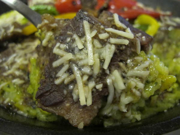 漾漾好食餐廳(東興店)：(胖樺食記)台北市東興路漾漾好食餐廳 / 東興店。諸多料理美味且用餐環境舒適愜意。