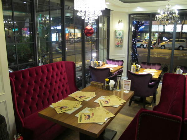 漾漾好食餐廳(東興店)：(胖樺食記)台北市東興路漾漾好食餐廳 / 東興店。諸多料理美味且用餐環境舒適愜意。