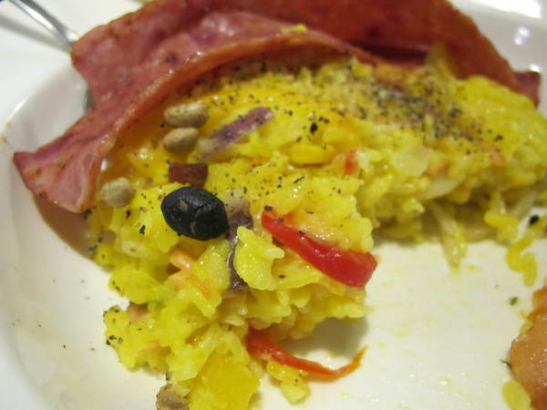 漾漾好食餐廳(東興店)：(胖樺食記)台北市東興路漾漾好食餐廳 / 東興店。諸多料理美味且用餐環境舒適愜意。