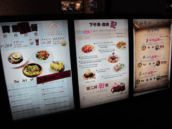 漾漾好食餐廳(東興店)：(胖樺食記)台北市東興路漾漾好食餐廳 / 東興店。諸多料理美味且用餐環境舒適愜意。