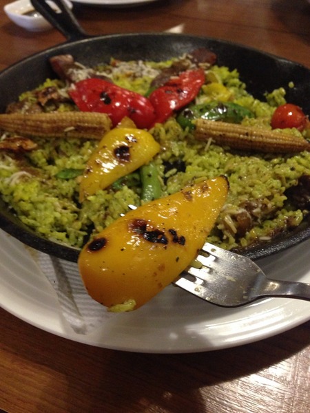 漾漾好食餐廳(東興店)：(胖樺食記)台北市東興路漾漾好食餐廳 / 東興店。諸多料理美味且用餐環境舒適愜意。