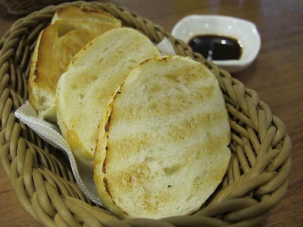 漾漾好食餐廳(東興店)：(胖樺食記)台北市東興路漾漾好食餐廳 / 東興店。諸多料理美味且用餐環境舒適愜意。