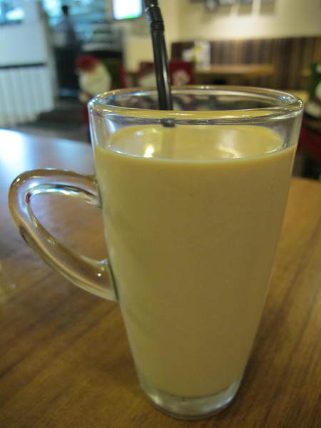 漾漾好食餐廳(東興店)：(胖樺食記)台北市東興路漾漾好食餐廳 / 東興店。諸多料理美味且用餐環境舒適愜意。