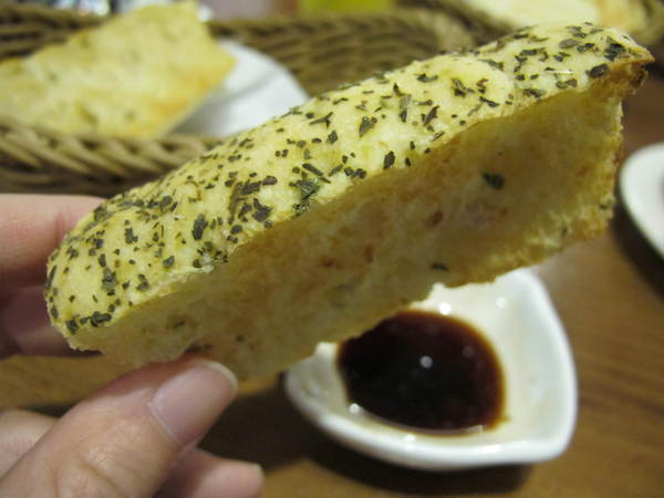 漾漾好食餐廳(東興店)：(胖樺食記)台北市東興路漾漾好食餐廳 / 東興店。諸多料理美味且用餐環境舒適愜意。