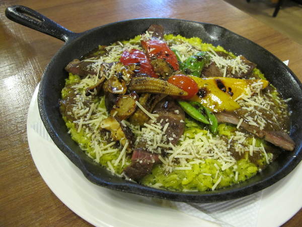 漾漾好食餐廳(東興店)：(胖樺食記)台北市東興路漾漾好食餐廳 / 東興店。諸多料理美味且用餐環境舒適愜意。