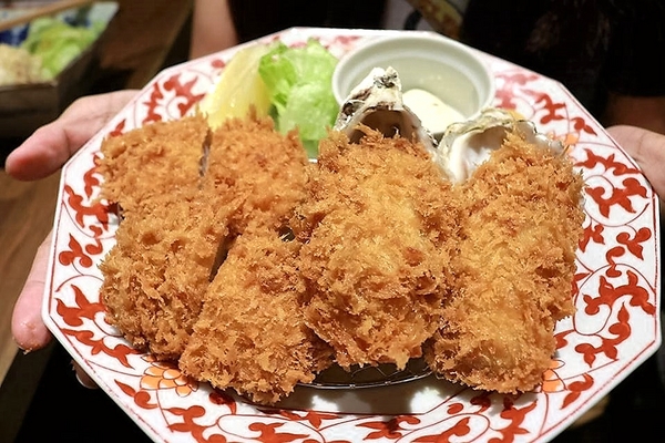 銀座杏子日式豬排(新莊幸福店)：【新北市美食】銀座杏子日式豬排(新莊幸福店)~開飯啦!銀座杏子日式豬排季節限定的雙人套餐實惠又飽足，冰涼美味的飯後甜點富有創意
