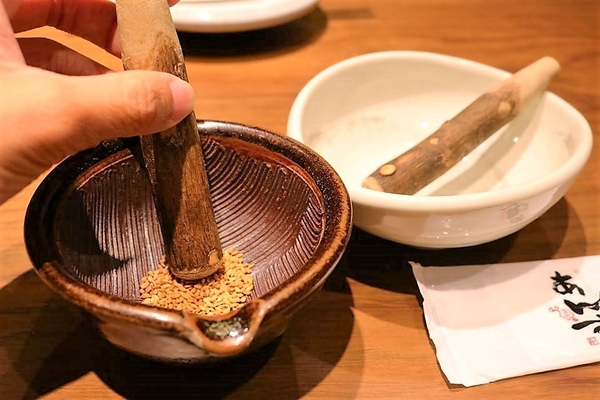 銀座杏子日式豬排(新莊幸福店)：【新北市美食】銀座杏子日式豬排(新莊幸福店)~開飯啦!銀座杏子日式豬排季節限定的雙人套餐實惠又飽足，冰涼美味的飯後甜點富有創意