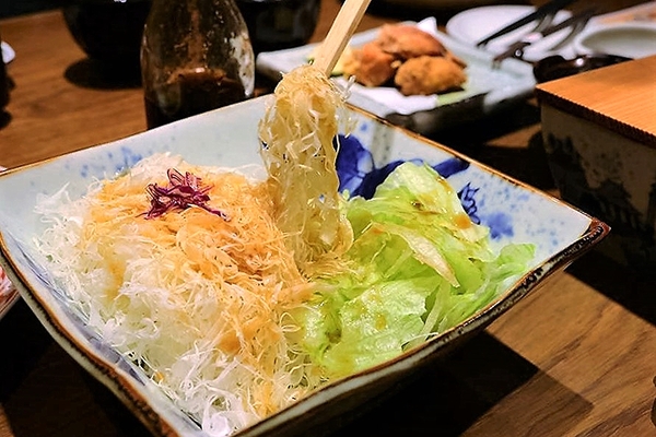 銀座杏子日式豬排(新莊幸福店)：【新北市美食】銀座杏子日式豬排(新莊幸福店)~開飯啦!銀座杏子日式豬排季節限定的雙人套餐實惠又飽足，冰涼美味的飯後甜點富有創意