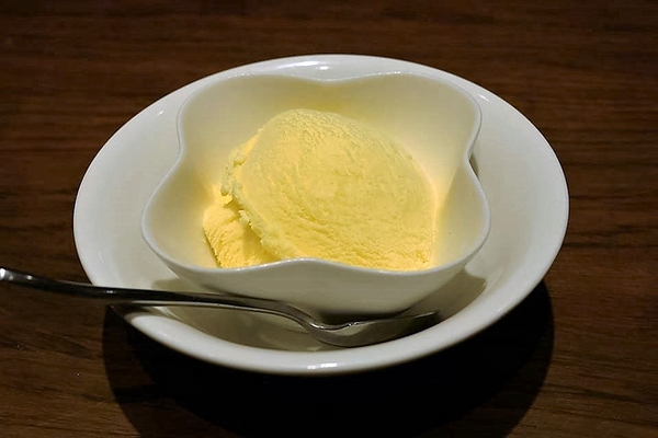 銀座杏子日式豬排(新莊幸福店)：【新北市美食】銀座杏子日式豬排(新莊幸福店)~開飯啦!銀座杏子日式豬排季節限定的雙人套餐實惠又飽足，冰涼美味的飯後甜點富有創意